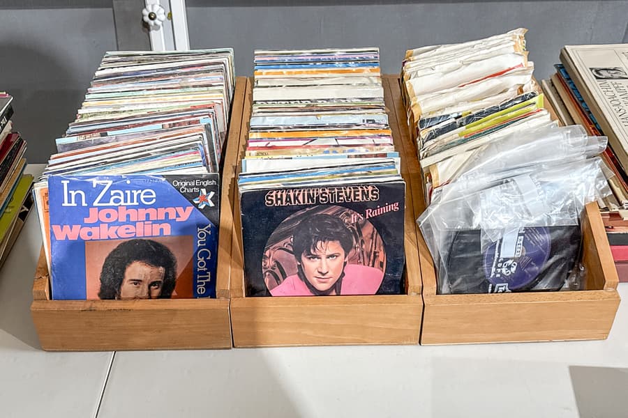 3 Schütten mit Singles